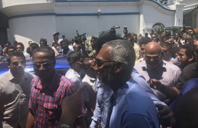 މިނިސްޓަރު މުއިއްޒާ މަގުމަތިން ދިމާކޮށްލައިފި