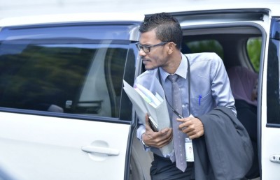 އަނގޮޓި ގެނައީ ޝަރީފް: ވަކީލުން، ސިއްރު ހެއްކާ މެދު ގޮތެއް ނިންމުން މާދަމާ ހެނދުނު