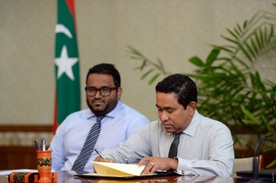 ރައީސް އަވަހާރަކޮށްލަން އުޅުމުގެ ތުހުމަތުގައި ލަންކާ ސްނައިޕަރާއި އަދީބުގެ މައްޗަށް ދައުވާ އުފުލައިފި