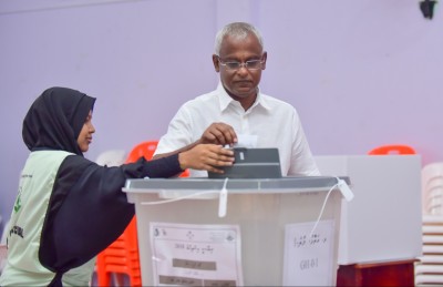 ޖާދޫގެ އަނގޮޓިން ވޯޓު އޮޅުވާލުން ބޮޑު ޖޯކަކަށް!
