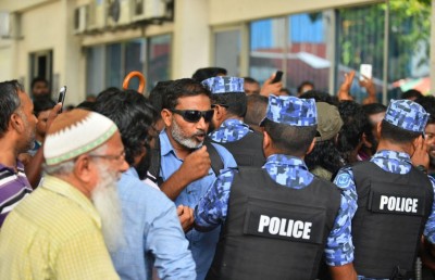 މާދަމާގެ އަޑުއެހުމަށް ވަނުމަށް ނަން ނޯޓުކުރުން ހެނދުނު 8:30-9:45 އަށް