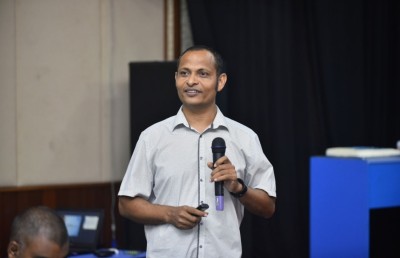 ރިސާޗު ހަދަން ވިލާ ކޮލެޖުން އެއް ލައްކަ ރުފިޔާއާ ހަމައަށް މާލީ އެހީ ދެނީ