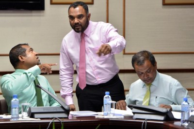 މީޑިއާތައް "ބަންދު" ކުރުމުގެ ބާރު އަބުރުގެ ބިލަށް ދޭން ހުށަހަޅައިފި
