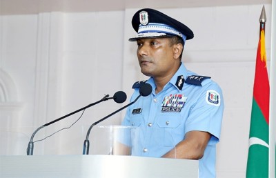 އެއްވެސް ކޮމާންޑަރަކު ގާނޫނާ ހިލާފު އަމުރެއް ނުކުރާނެ: އަރީފް