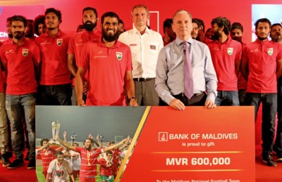 ބީއެމްއެލް އިން ގައުމީ ޓީމަށް ހަ ލައްކަ ރުފިޔާ ހަދިޔާކޮށްފި