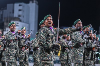 ސިފައިން ސިޔާސީ ފަރާތްތަކާ ބައްދަލުކުރުން މަނާކޮށްފި