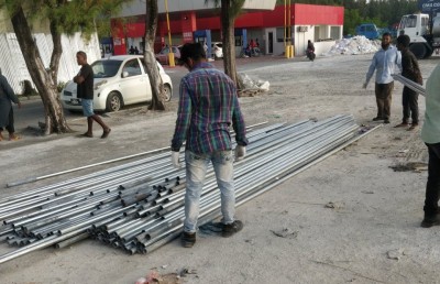 ކެމްޕެއިނަށް ޖެހި ހޮޅިތައް ހުޅުމާލެއިން ބޭރު ކުރަނިކޮށް ހުއްޓުވައިފި