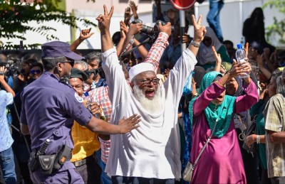 12 މެމްބަރުން ރައީސް ޔާމީނަށް: ތިއޮތީ ކުޑަކަކޫ ޖަހަން ޖެހިފައި