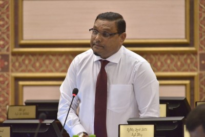 ބިލަށް ވޯޓު ނުދިނީ ގާނޫނުއަސާސީއާ ތައާރަޒު ވާތީ: ހުސައިން މަނިކު