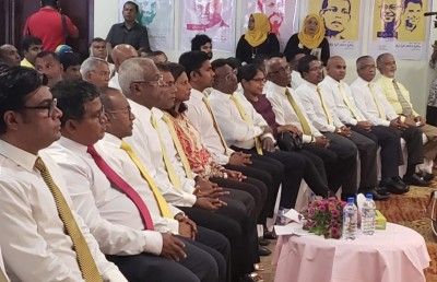 ނަޝީދަށް ދިވެހިން ހޯދައިދިން އުފާވެރިކަން!