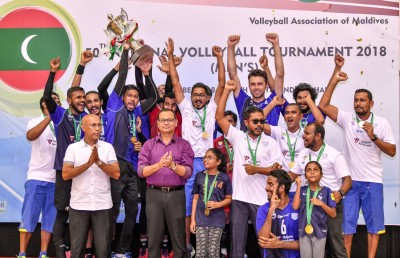ސިފައިން އަތުން ބަދަލުހިފައި ޕޮލިހުން ގައުމީ ތަށި އުފުލާލައިފި