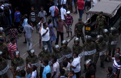 ލަންކާ ޕާލަމެންޓުގެ ޖަލްސާތައް ފަށަން އެމެރިކާ އިން ގޮވާލައިފި