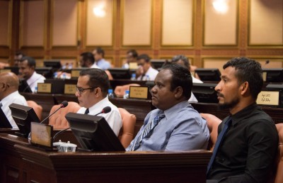 ގިނަ މެންބަރުން ވާހަކަ ދެއްކެވީ ނަޝީދުގެ ދިފާއުގައި