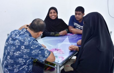 އިމްރާންގެ ފުރަތަމަ ބައްދަލުވުން އަބްދުﷲގެ އާއިލާއާ އެކު