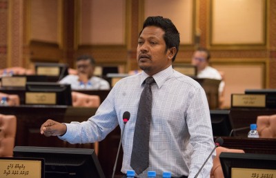 ބަންޑާރަ ނައިބު އަނިލްއަށް، މަޖިލިހުގެ ތަޅުމުގައި ބަހުގެ ހަމަލާ!