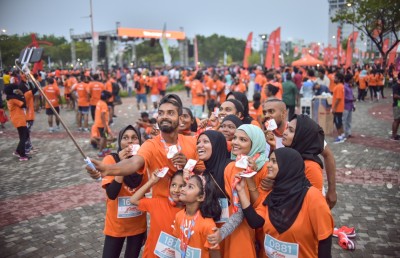 މިއަދުގެ ދުވުމުގެ އީދު، ދިރާގާ އެކު އެތައް ހާސް ބަޔަކު