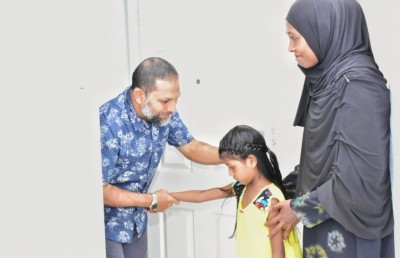 އިމްރާންގެ ފުރަތަމަ ބައްދަލުވުން އަބްދުﷲގެ އާއިލާއާ އެކު