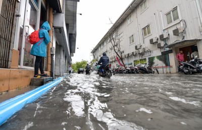 ފެންބޮޑުވާ މައްސަލައިގެ ޖަވާބުން ރުޅިގަދަވެއްޖެ!