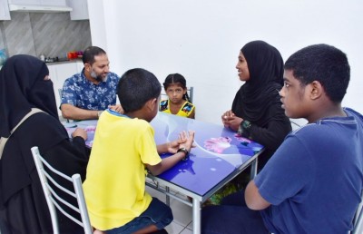 އިމްރާންގެ ފުރަތަމަ ބައްދަލުވުން އަބްދުﷲގެ އާއިލާއާ އެކު