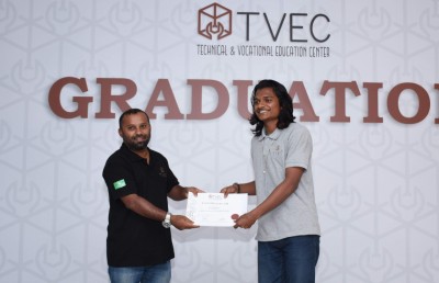 ޓިވެކުގެ ފުރަތަމަ ބެޗުން 44 ދަރިވަރަކު ގްރެޖުއޭޓް ވެއްޖެ