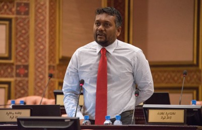 ބަންޑާރަ ނައިބު އަނިލްއަށް، މަޖިލިހުގެ ތަޅުމުގައި ބަހުގެ ހަމަލާ!