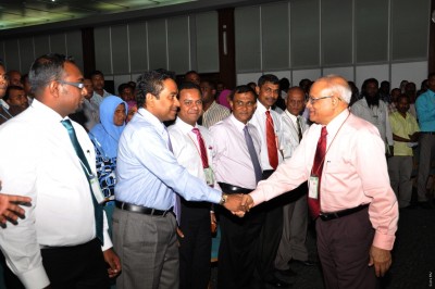 މި ފެންނަނީ ޒަމާނީ ޑިމޮކްރަސީ ނެތިގެންދާތަން: މައުމޫން
