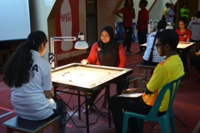 ފުރަތަމަ ފަހަރަށް ރާއްޖޭގެ އަންހެން ކެރަމްގެ ކުޅުންތެރިޔަކު އިންޑިއާގެ ކުޅުންތެރިއެއް ބަލިކޮށްފި