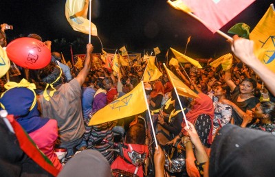 ވެރިކަން އަދި ނުފެށޭ، ކޭކު ފޮތިކުރުމާއި ކޭކު މިލްކު ކުރުން!