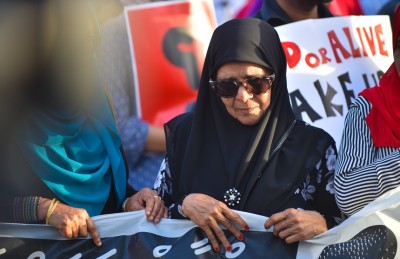 އަދީބު ބޭރަށް ފޮނުވުމާއި ނުފޮނުވުމުގެ ބަހުސް