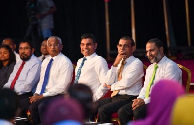 ވެރިކަން އަދި ނުފެށޭ، ކޭކު ފޮތިކުރުމާއި ކޭކު މިލްކު ކުރުން!