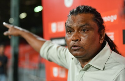 ފެންނަނީ ފުޓްބޯޅައިގައި މިސްރާބެއް ނެތް މަންޒަރު: ސުޒޭން