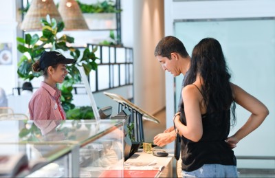 ސީކްރެޓް ރެސިޕީގެ އާ އައުޓްލެޓް އެއާޕޯޓް ވޯޓާ ފްރަންޓްގައި ހުޅުވައިފި