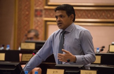 ދޮޅުލައްކަ ޑޮލަރު ދައްކަން މެމްބަރު ނަޝީދުގެ މައްޗަށް ހުކުމްކޮށްފި