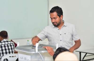 ނޫސްވެރިން ވޯޓު ކަރުދާހުގައި ޖެހި ފާހަގަ ތިރިއަކަށް ނުވެއްޓުނު!