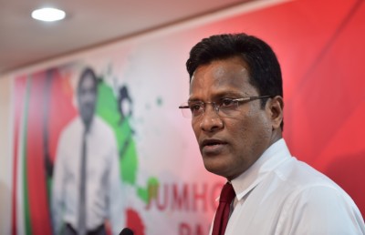 އަދީބު ބޭރަށް ފޮނުވުމާއި ނުފޮނުވުމުގެ ބަހުސް
