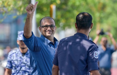 އަދީބުގެ ހާލަތަށް ބަދަލެއް ނާދޭ، ހާލު ސީރިއަސް: އާއިލާ