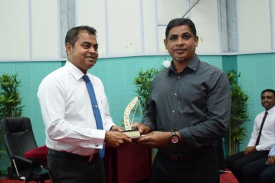 މަގުމަތިން ކުނި ނަގާ މީހުންނަށް ރަން އެވޯޑެއް، މިފަހަރު މުހައްމަދުބެ އާއި މަންސޫރަށް