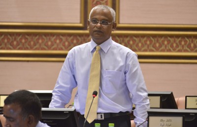 އިބޫގެ ކިބައިގައި ބައްޕަގެ ޝަހުސިއްޔަތު