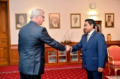 ޑެންމާކްގެ އާ ސަފީރު ރައީސަށް ފަތްކޮޅު އަރުވައިފި