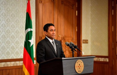 އާ ގާނޫނު އަސާސީގެ ރިޔާސީ ދައުރެއް ފުރިހަމަ ކުރެއްވި ފުރަތަމަ ރައީސަކަށް ރައީސް ޔާމީން