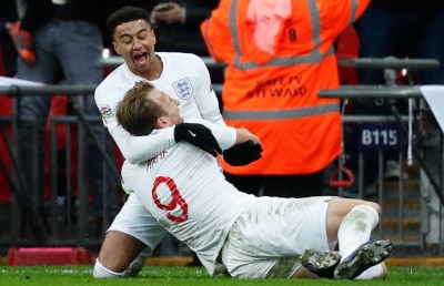 އިންގްލެންޑާއި ސްވިޒަލެންޑް ސެމީ އަށް