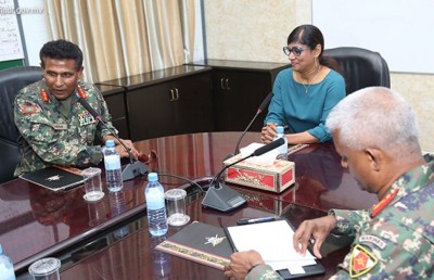 މިނިސްޓަރު މާރިޔާ ސިފައިންގެ އިސް ވެރިންނާ ބައްދަލުކުރައްވައިފި