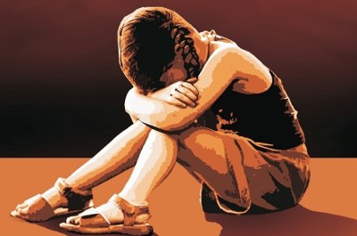 ކުޑަ އަންހެން ކުއްޖަކަށް ޖިންސީ ގޯނާކުރިކަމުގެ ތުހުމަތުގައި ދޮންބައްޕައަކު ހައްޔަރުކޮށްފި