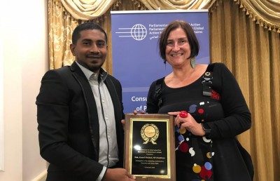 މަހްލޫފަށް ޑިފެންޑާސް އޮފް ޑިމޮކްރަސީ އެވޯޑް ލިބިއްޖެ