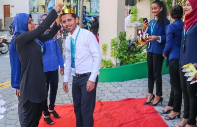 ފިރިހެނުންގެ ދުވަސް: މީރާއިން ރަން ތާޖު، އެމްއެމްއޭއިން މާ!