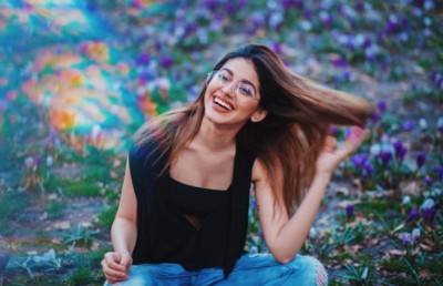 ކުރީގެ ބަތަލާ ޕޫޖާ ބޭދީގެ ދަރިފުޅު އާލިއާ ބޮލީވުޑަަށް ނެރޭނީ ސައިފް އަލީ ހާނާ އެކު