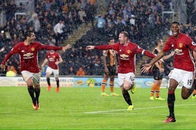 ފޭނޫޑް މެޗަށް ނެގި ޔުނައިޓެޑްގެ ސްކޮޑުން ރޫނީއާއި މިކިތާރްޔަން ބާކީކޮށްފި