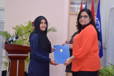 ގައުމީ ޔުނިވާސިޓީއަށް އަލަށް ގުޅުނު 24 ދަރިވަރަކަށް ސްކޯލޮޝިޕް ފުރުސަތު ދީފި