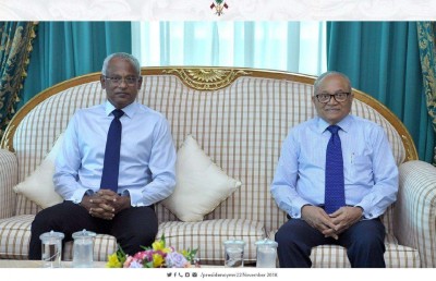 ރައީސް އާއި ކުރީގެ ރައީސް މައުމޫން ބައްދަލުކުރައްވައިފި