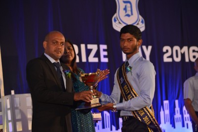 ދަރުމަވަންތަ ސްކޫލުގެ މޮޅު ދަރިވަރަކަށް ރިފްއާން، ހިތްވަރަކީ ބައްޕަގެ ނަސޭހަތް!